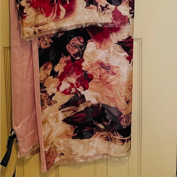 White House Black Market 6’ Silk Floral Rose Wrap Scarf Reversible NWT - Picture 7 of 11